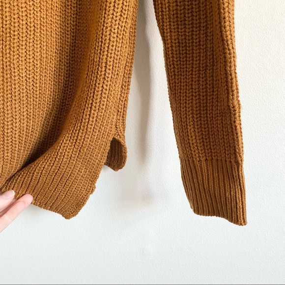 Willow & Wind Oversized Chunky Knit Sweater | Distressed Boho Sweater - Picture 5 of 7